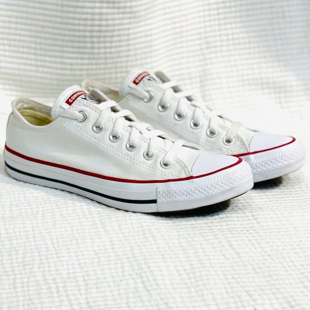 Converse Women’s Chuck Taylor All Stars